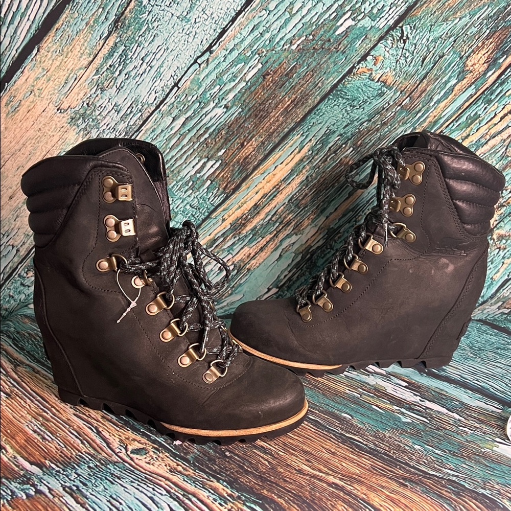 Sorel Conquest Wedge Insulated Waterproof Boots